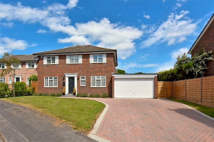 5 Bedroom Detached House To Rent In Illingworth, Windsor, Berkshire, SL4