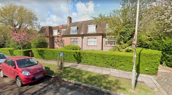 3 Bedroom Flat To Rent In Falloden Court, Brookland Rise, Hampstead Garden Suburb, NW11