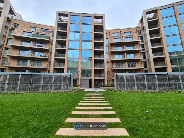 2 Bedroom Flat To Rent In Croxley Court, West Drayton, UB7
