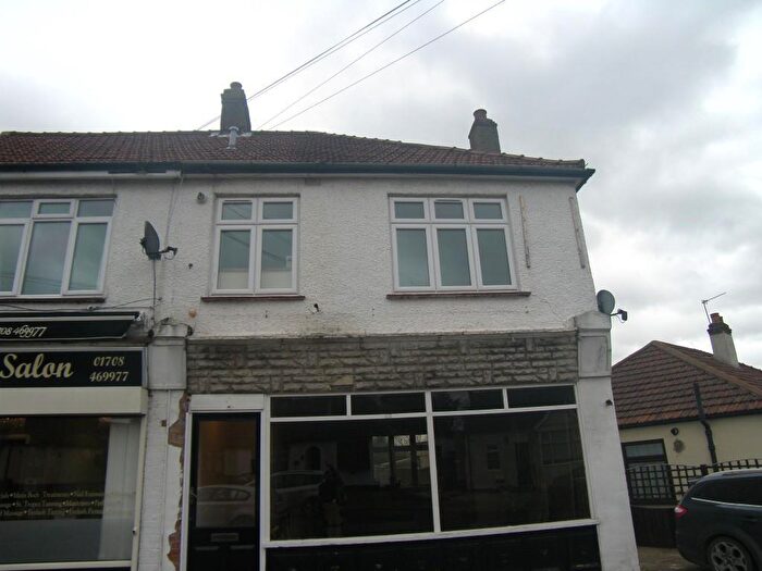 2 Bedroom Flat To Rent In Hillview Avenue Hornchurch, RM11