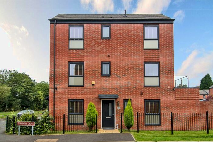 4 Bedroom Detached House To Rent In Towpath Drive, Brownhills, Walsall, WS8