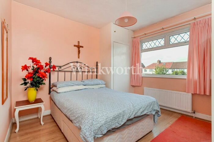 3 Bedroom Terraced House For Sale In New Park Avenue, London, N13