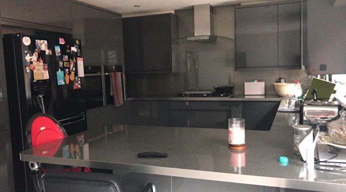 2 Bedroom Flat To Rent In Endsleigh Gardens, Ilford, IG1