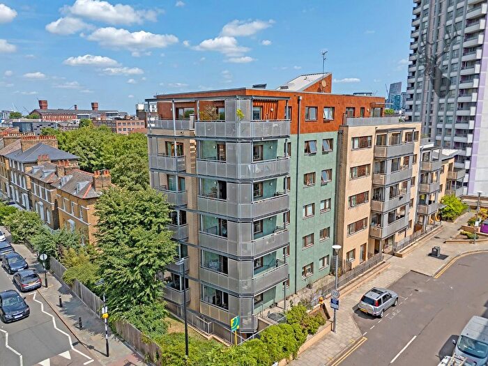 2 Bedroom Flat To Rent In Trevithick Way, Bow, E3