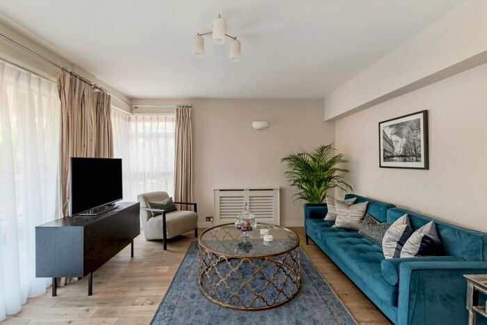 2 Bedroom Flat To Rent In Kensington Garden Sqare, London, W2