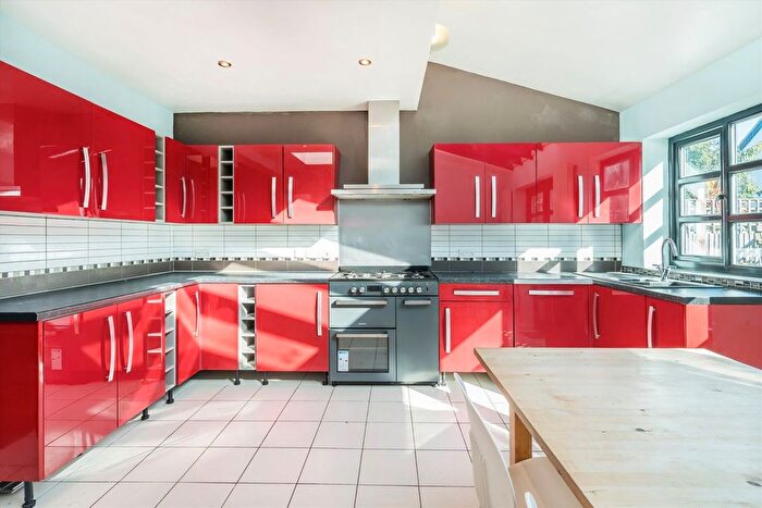 6 Bedroom Terraced House To Rent In Chillerton Road, Tooting, SW17