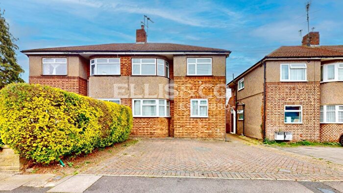 2 Bedroom Maisonette For Sale In Glenwood Close, Harrow, HA1