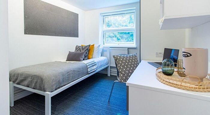 1 Bedroom Flat To Rent In Bassett Green Road, Southampton, SO16