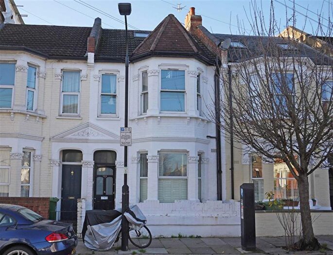 2 Bedroom Flat For Sale In Bronsart Road, London, SW6