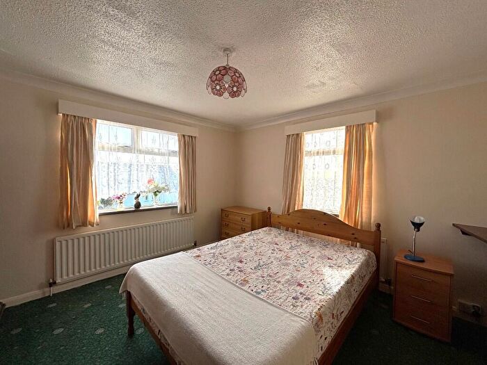 2 Bedroom Detached Bungalow For Sale In Toms Field Road, BH19 - Photo 8