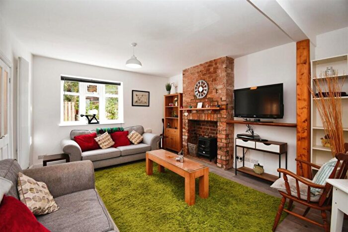 3 Bedroom Semi-Detached House For Sale In Derringham Avenue, Anlaby Common, Hull, HU4