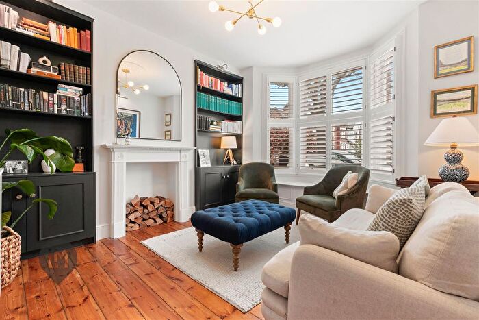 3 Bedroom Property To Rent In Wilna Road, London, SW18