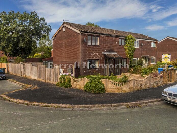 3 Bedroom Semi-Detached House For Sale In Wray Crescent, Leyland, PR26