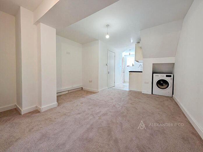 2 Bedroom Apartment To Rent In Colne Close, Bicester, OX26