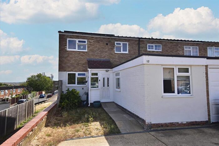 4 Bedroom End Of Terrace House For Sale In Kestrel Close, Berkhamsted, HP4