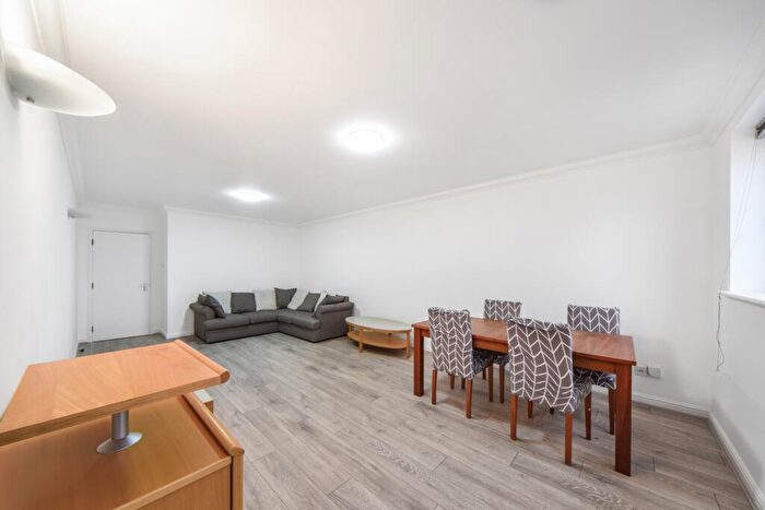 2 Bedroom Flat To Rent In Maritime Quay, Docklands, London, E14