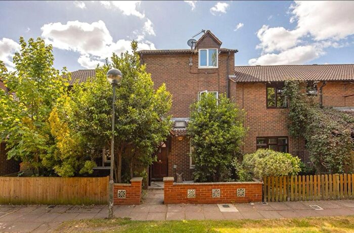 5 Bedroom Terraced House To Rent In Starling Walk, Hampton, TW12