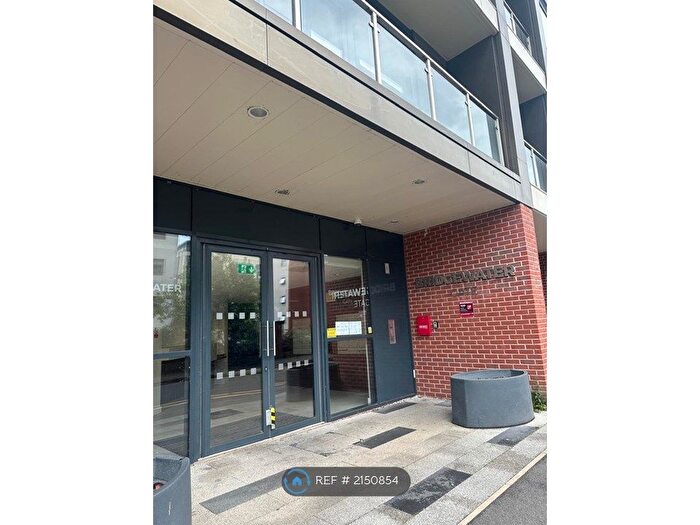 3 Bedroom Flat To Rent In Bridgewater Gate, Salford, M5