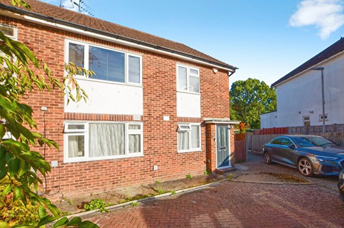 2 Bedroom Flat To Rent In Sylvia Avenue, Pinner, HA5
