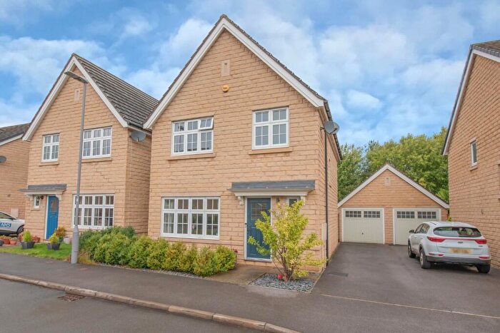 3 Bedroom Detached House For Sale In Hawthorne Road, Steeton, BD20