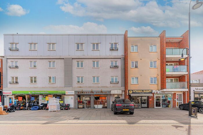2 Bedroom Flat To Rent In Victoria Road, Romford, RM1