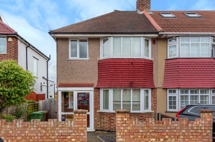 4 Bedroom Semi-Detached House To Rent In Oldstead Road Bromley, BR1