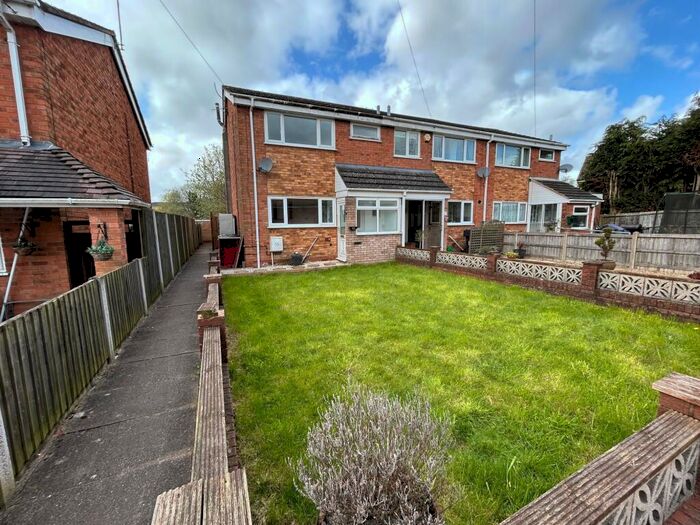 3 Bedroom House To Rent In Woodrow Close, Catshill, Bromsgrove, Worcestershire, B61