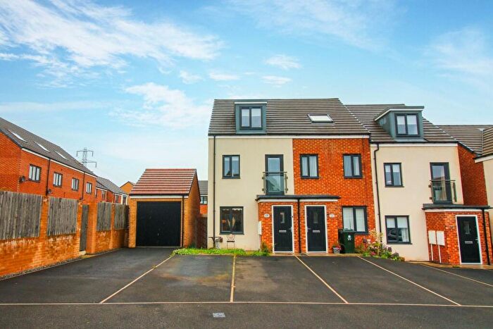 3 Bedroom Semi-Detached House To Rent In Ridge Way, Wallsend, NE28