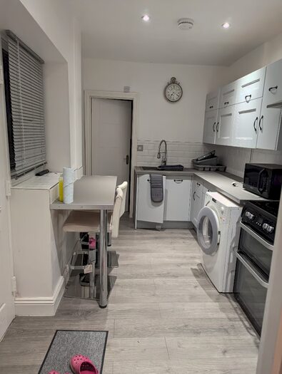 Studio To Rent In Marlborough Drive, Ilford, IG5