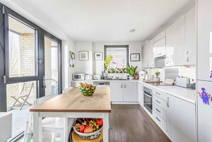 3 Bedroom Flat For Sale In Gibbs Lane, Hackney, E2
