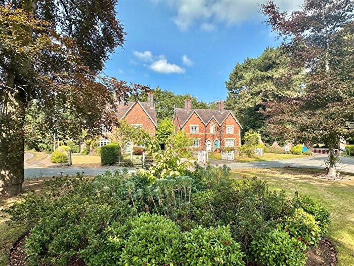 3 Bedroom Semi-Detached House For Sale In The Green, Reaseheath, Cheshire, CW5 - Photo 6