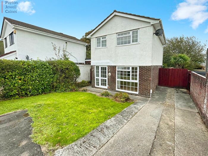 3 Bedroom Detached House For Sale In Hill View, Pencoed, Bridgend County., CF35