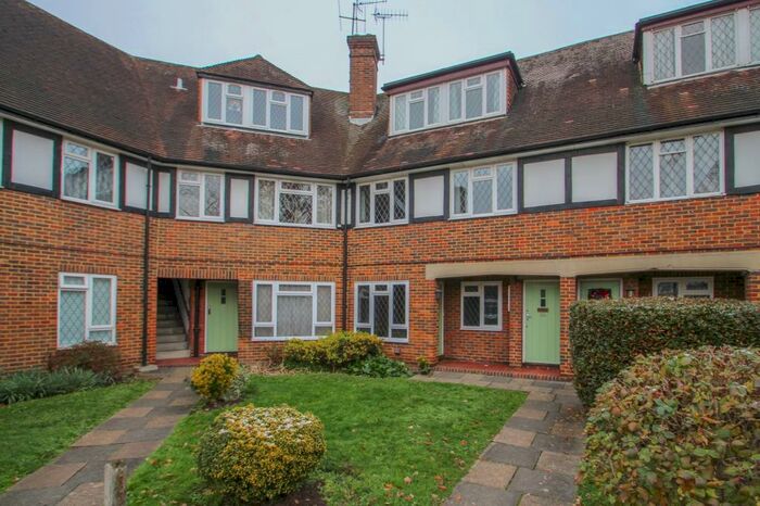 2 Bedroom Property To Rent In Station Approach, Hinchley Wood, KT10