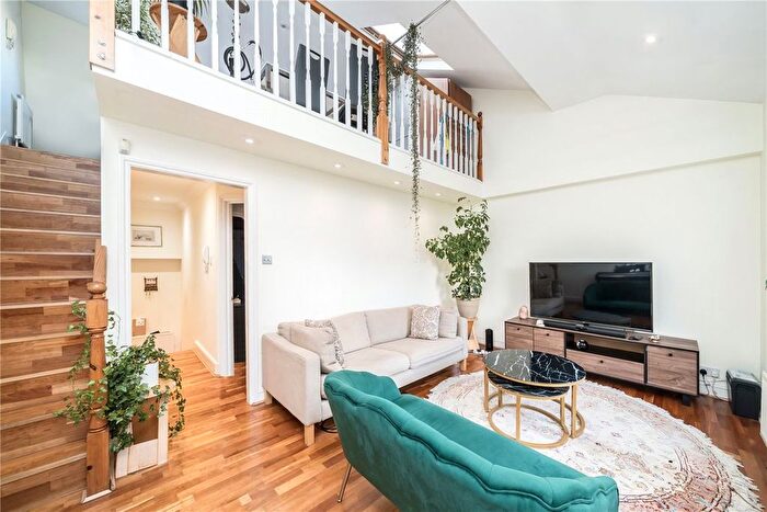 2 Bedroom Flat To Rent In Sherbrooke Road, London, SW6