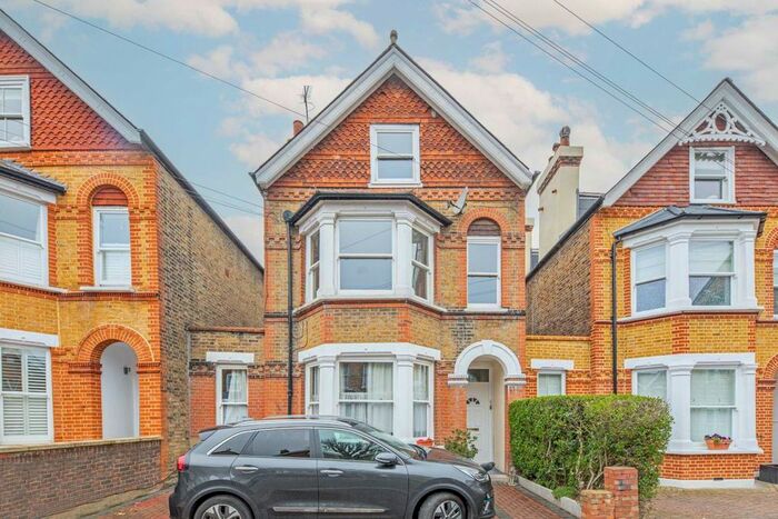 3 Bedroom Flat To Rent In Minerva Road, Kingston Upon Thames, KT1