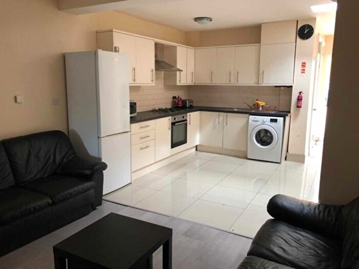 5 Bedroom Terraced House To Rent In Pitcroft Avenue, Reading, RG6