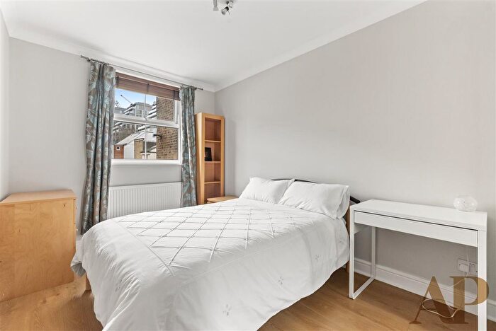2 Bedroom Flat To Rent In Dock Street, London, E1
