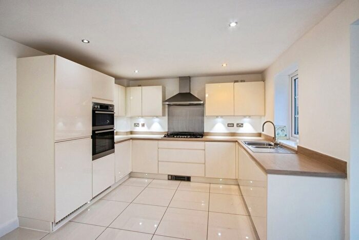 4 Bedroom Detached House To Rent In Johnson Road, Wakefield, WF2