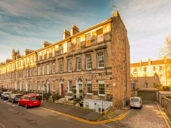 2 Bedroom Flat To Rent In Cumberland Street, New Town, Edinburgh, EH3