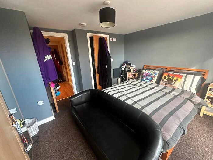 2 Bedroom Duplex For Sale In Lakeside Rise, Manchester, M9