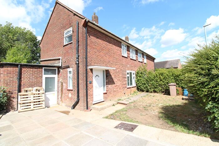 3 Bedroom Semi Detached House To Rent In Cades Close, Luton, LU1