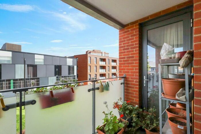 2 Bedroom Flat To Rent In Isobel Place, London, N15