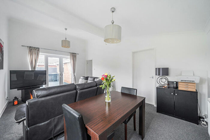 2 Bedroom Bungalow For Sale In Hurst Park Road, Twyford, Reading, Berkshire, RG10