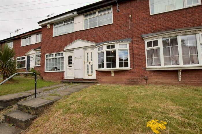 2 Bedroom Town House To Rent In Allerton Grange Way, Leeds, LS8