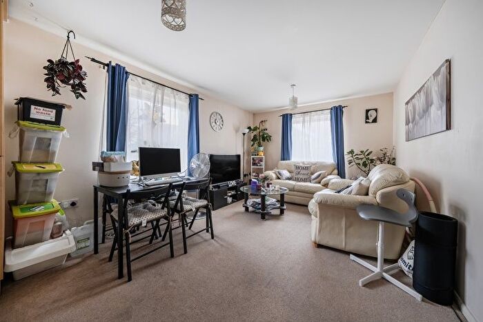 2 Bedroom Flat For Sale In Brown Close, Wallington, London, SM6