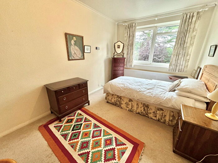 2 Bedroom Flat For Sale In Coppice Close, Dove House Lane, Solihull, B91