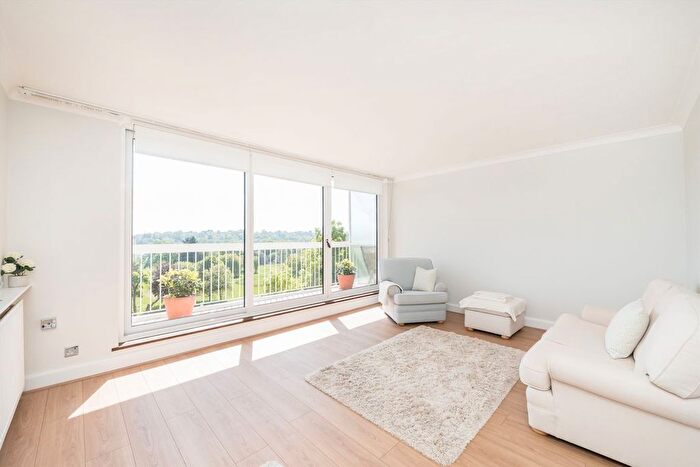 2 Bedroom Flat For Sale In Wimbledon Park Road, Wimbledon Park, SW19