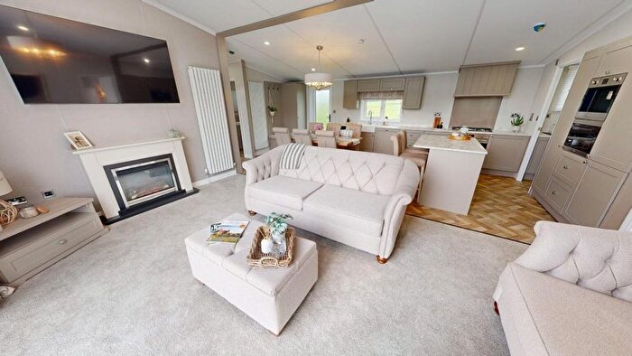 2 Bedroom Mobile/park Home For Sale In Back Road, Newton On Derwent, York, YO41