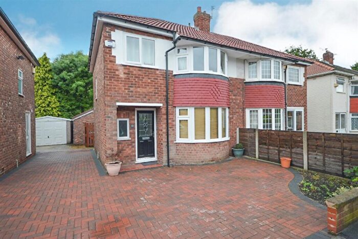 3 Bedroom Semi-Detached House To Rent In Kenilworth Road, Cheadle Heath, SK3