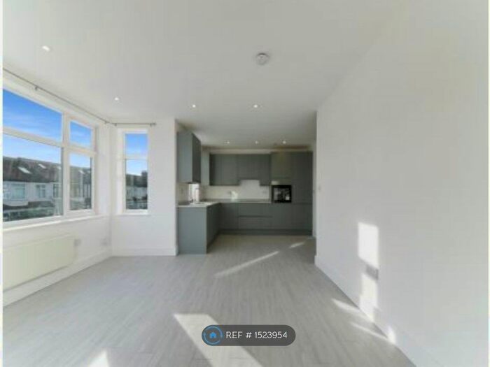 2 Bedroom Flat To Rent In Durnsford Road, London, SW19
